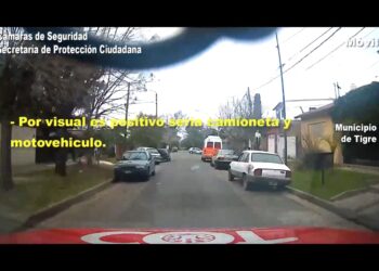 Tigre: Fuerte accidente entre una camioneta y una moto