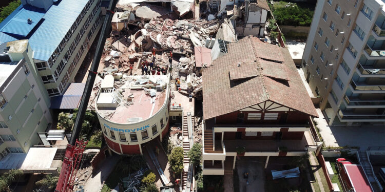 AHORA| Confirman la muerte de otra persona en el derrumbe del hotel de Villa Gesell