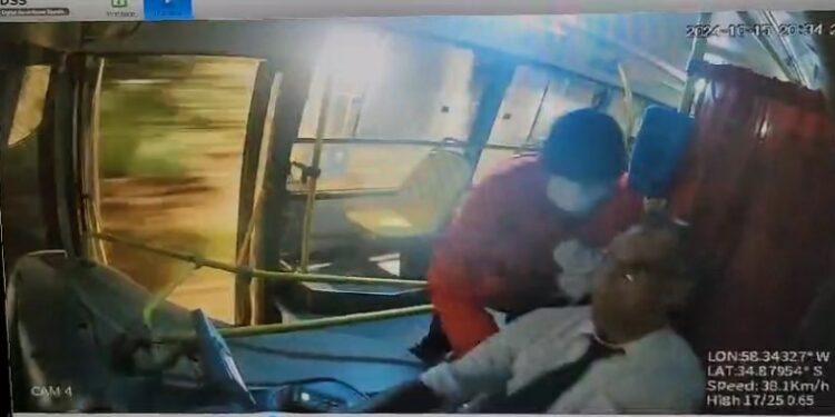 Horror en Glew: Mataron a puñaladas a colectivero