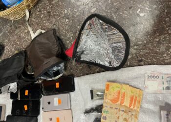 Allanan cueva de celulares en Liniers y secuestran 81 equipos robados