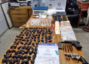 Impactante: Una mujer y sus hijos adolescentes detenidos por vender droga en San Isidro
