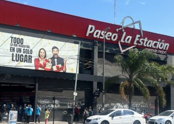AHORA| Mega operativo en la feria de Plaza Constitución