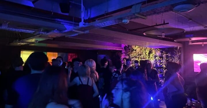 Clausuran un restorán en Villa Crespo que funcionaba como boliche