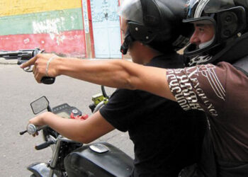 Merlo: Balean a policía porteño tras un asalto