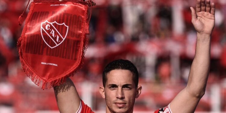 Escándalo en el Rojo: Denuncian a Marcone por golpear a un hincha