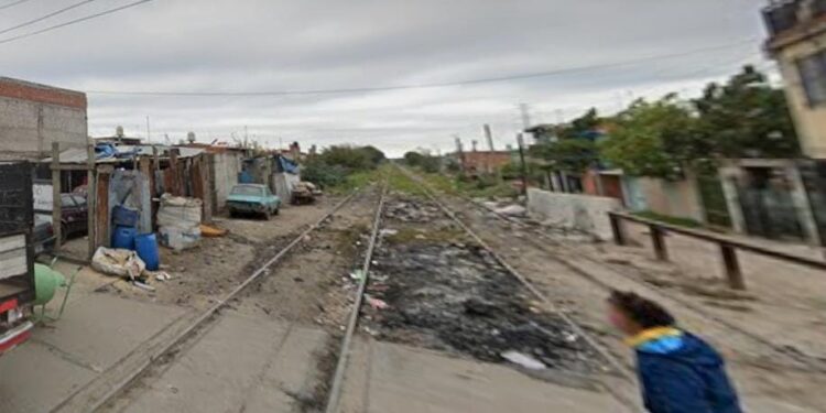 Macabro hallazgo en Villa Centenario: Encontraron un cuerpo desmembrado cerca de las vías del ferrocarril