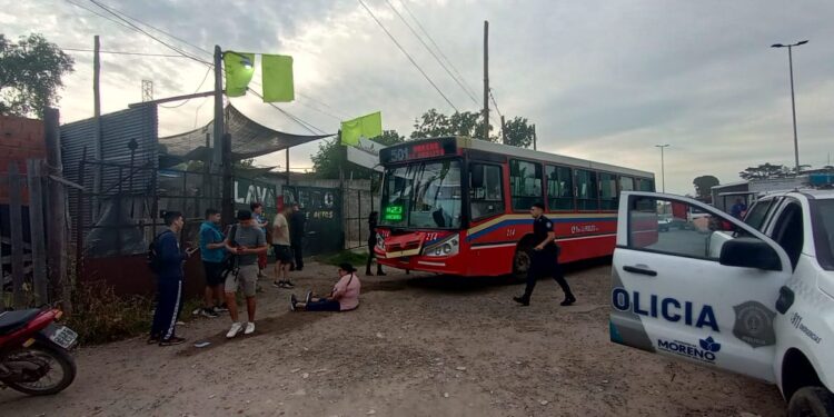 AHORA| Una persona murió al ser atropellada por un colectivo en Moreno