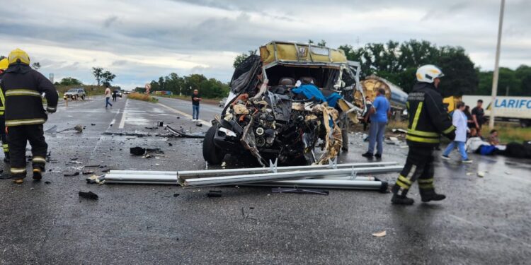 Tragedia en la ruta: cuatro policías muertos tras un choque en Carmen de Areco