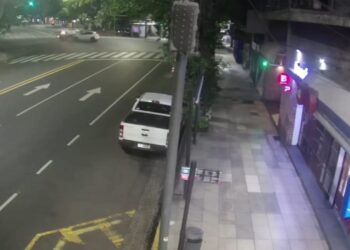 Alcohol, choque y vuelco en Palermo