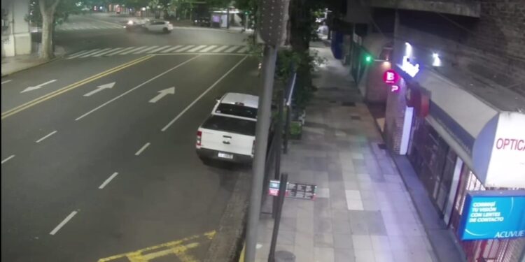 Alcohol, choque y vuelco en Palermo