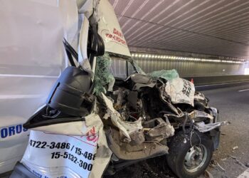 Impactante choque en el Paseo del Bajo a la altura de Casa Rosada