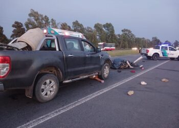 Iban en una moto robada: Un hombre y tres mujeres murieron en un accidente de tránsito sobre la Ruta 2