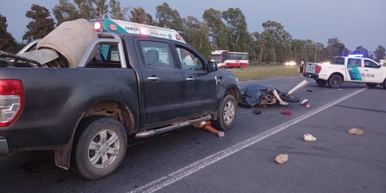 Iban en una moto robada: Un hombre y tres mujeres murieron en un accidente de tránsito sobre la Ruta 2