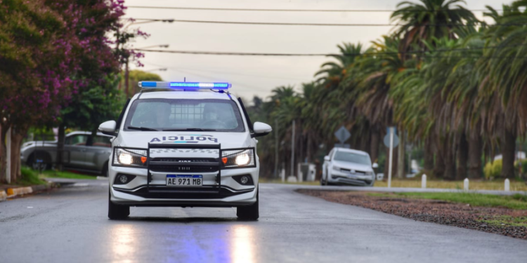 San Martín: Una oficial de policía fue baleada tras un violento intento de robo.