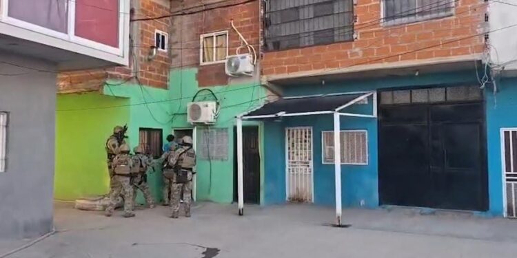 Detienen al último integrante de la banda que robó un corralón en Puerto Madero: Había inodoros inteligentes y un simulador de golf de 25 mil dólares