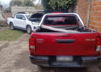 Ezeiza: Un detenido y tres camionetas robadas recuperadas en un taller mecánico tras importante allanamiento