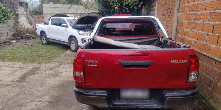 Ezeiza: Un detenido y tres camionetas robadas recuperadas en un taller mecánico tras importante allanamiento