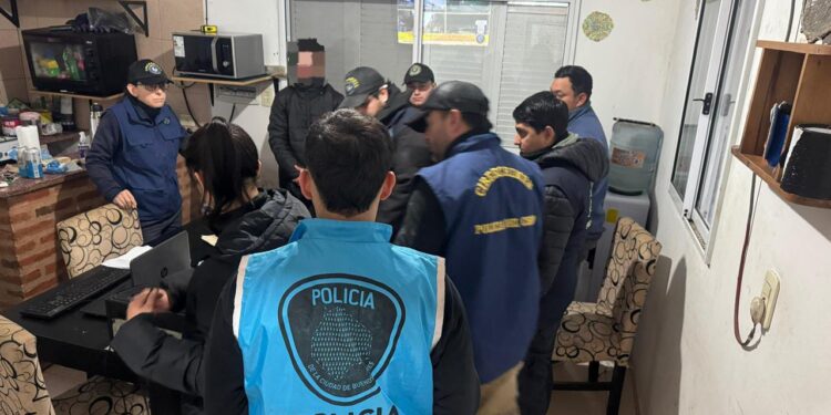 Cayó una banda en Chaco que golpeaba a sus víctimas para robarles criptomonedas: Nueve detenidos