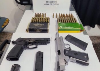 Allanaban una vivienda por una estafa virtual y hallaron un arsenal de armas de guerra en Morón