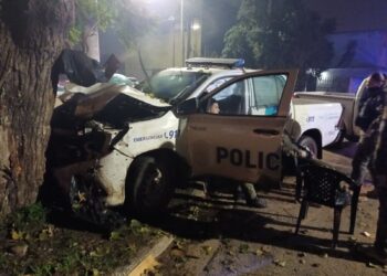 Persecución terminó con tres policías heridos y una camioneta robada abandonada