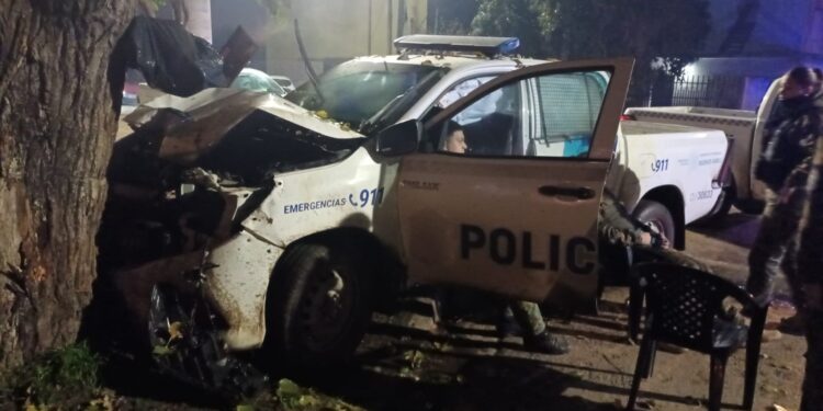 Persecución terminó con tres policías heridos y una camioneta robada abandonada