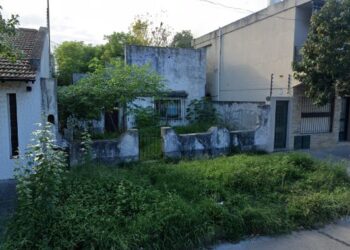 Un hombre fue hallado muerto con un golpe en la cabeza en una casa abandonada de Campana: investigan un homicidio