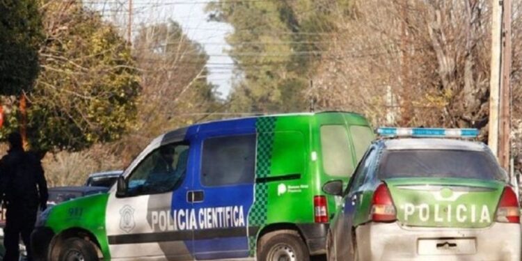 Femicidio en Moreno: mató a su pareja de una puñalada y huyó con el hijo de ambos