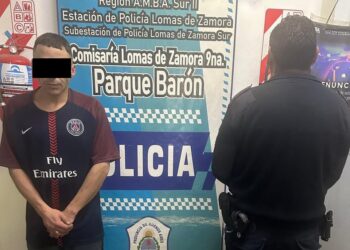 Crimen en Parque Barón: un hombre fue asesinado a puñaladas y detuvieron al principal sospechoso tras intentar huir por los techos
