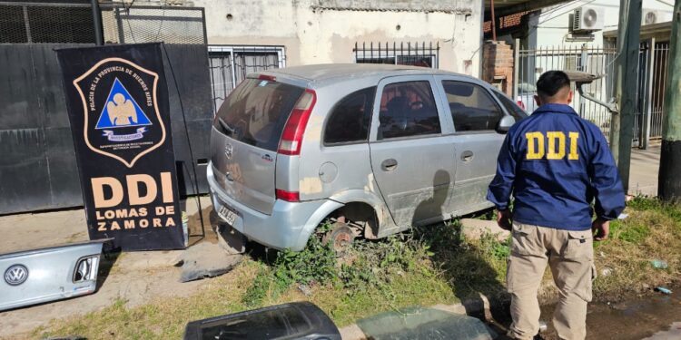 Desbaratan dos desarmaderos en Monte Grande: padre e hijo detenidos con autopartes robadas