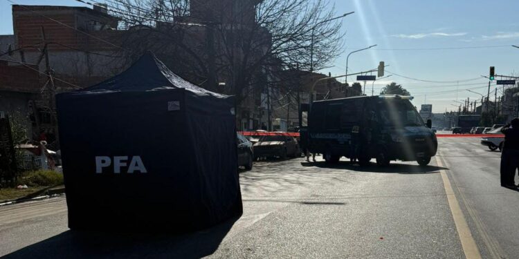 Policía abatió a delincuente armado que asaltaba a un taxista en La Matanza