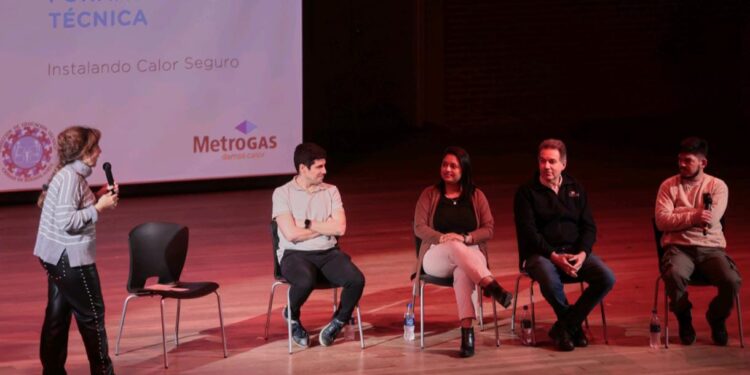 MetroGAS potencia el futuro de más de 300 alumnos secundarios con un programa de formación técnica