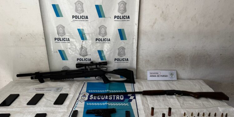 Desbaratan en Moreno a una banda familiar que operaba con armas de fuego