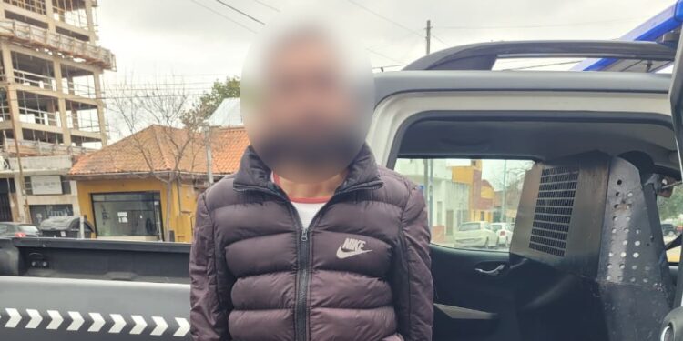 Dos ladrones fueron detenidos por golpear y robarle a un jubilado en Villa Lugano