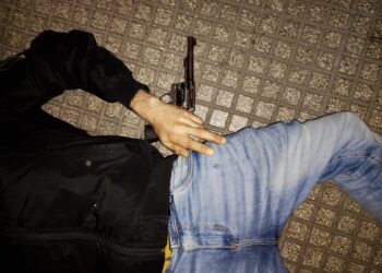 Enfrentamiento armado en La Boca: un delincuente murió tras intentar desarmar a un policía