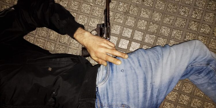 Enfrentamiento armado en La Boca: un delincuente murió tras intentar desarmar a un policía