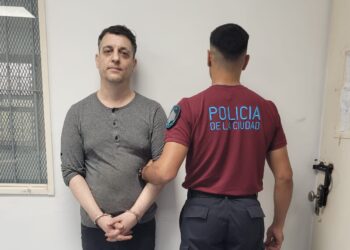 La primera foto como detenido de la ex pareja de Lourdes de Bandana