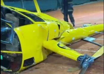 AHORA| Cayó un helicóptero en una cancha de tenis en Belgrano