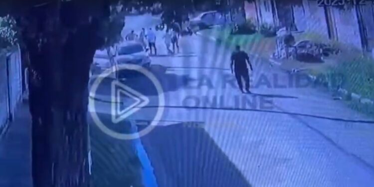 Un hombre mató y cuando se fue a entregar, la policía no lo quiso detener. 