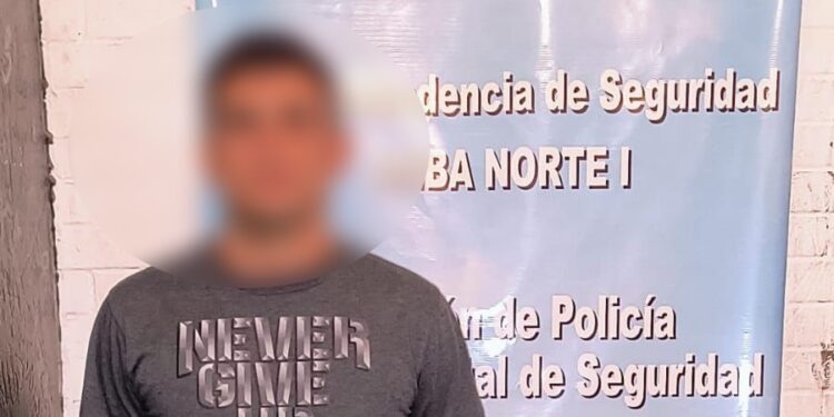 Violento asalto en Vicente López: golpeó a una mujer al salir de su casa y fue detenido