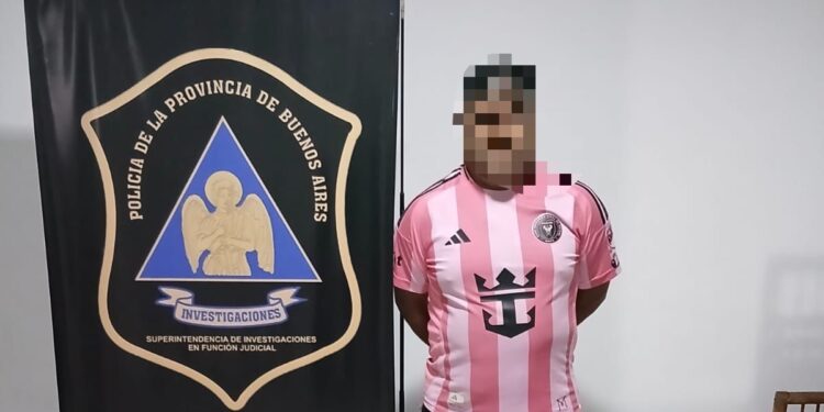 Detienen a “Chelo” Torres, cantante del Grupo Green, por abuso sexual