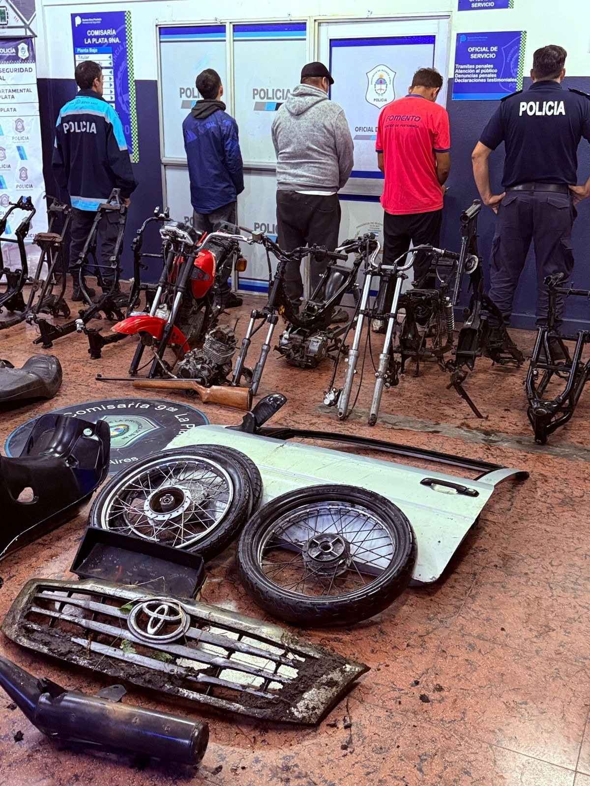 La Plata: desbarataron una banda acusada de robar motos, desarmarlas y vender sus partes en el mercado ilegal
