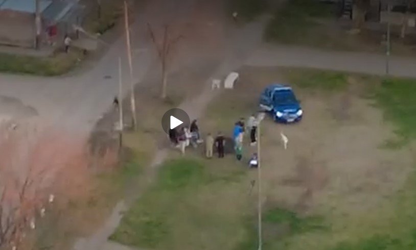 Rosario: Vendían droga en una plaza y un dron los descubrió
